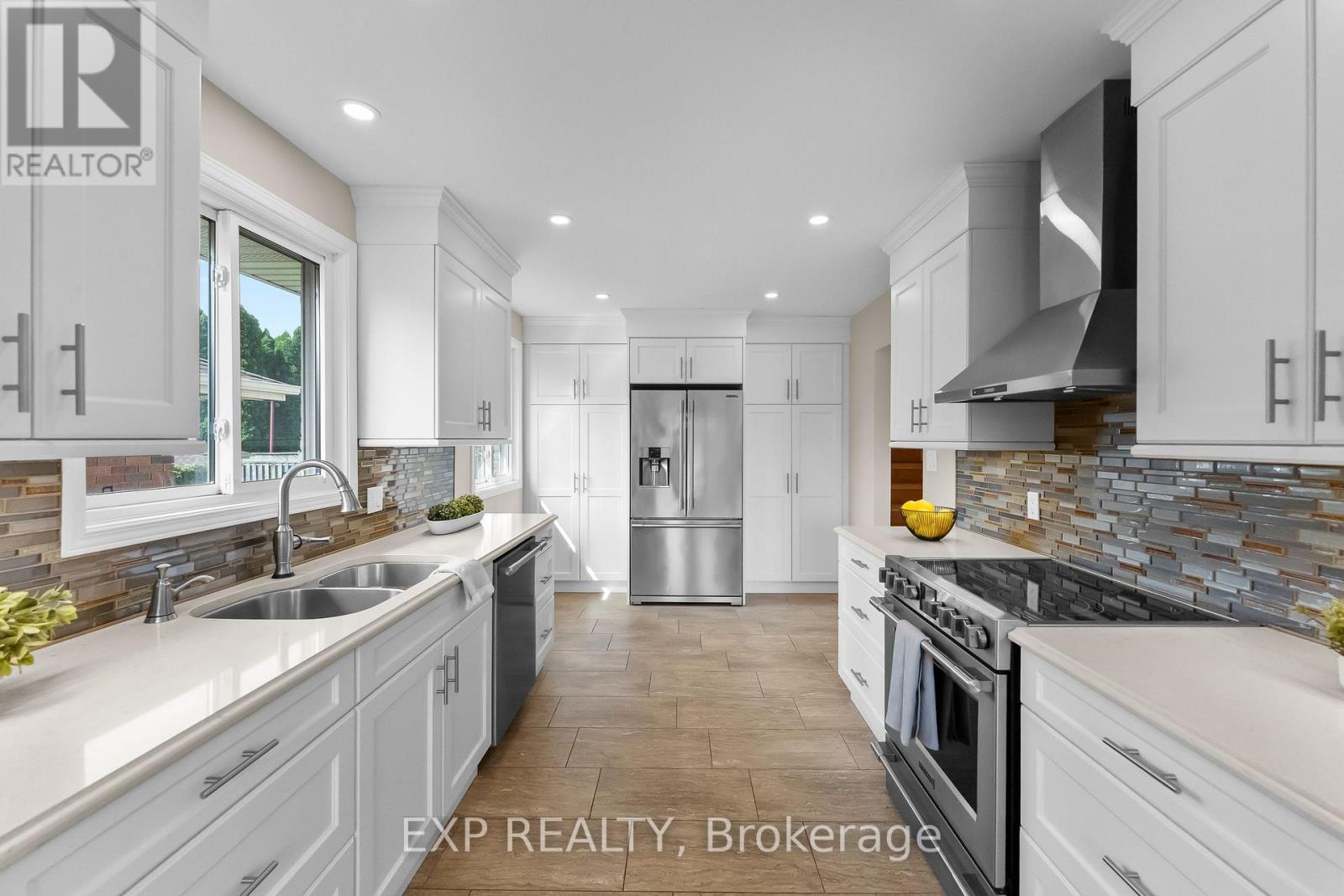 6246 Glengate Street Property Photo 10