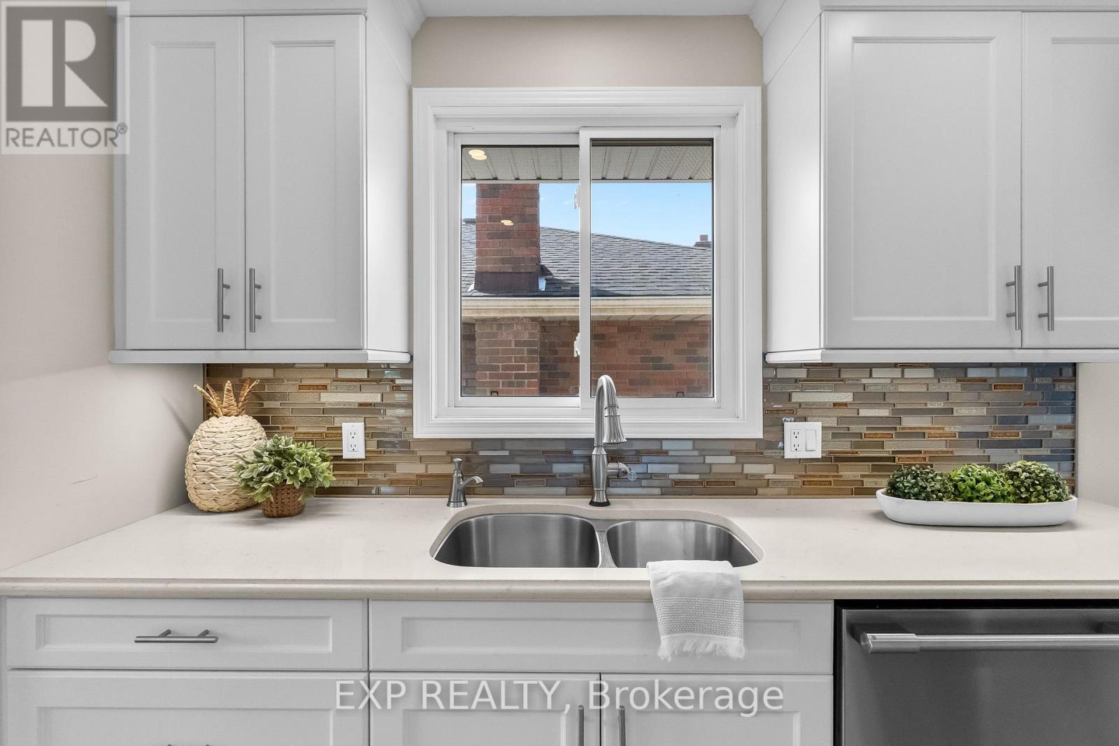 6246 Glengate Street Property Photo 11