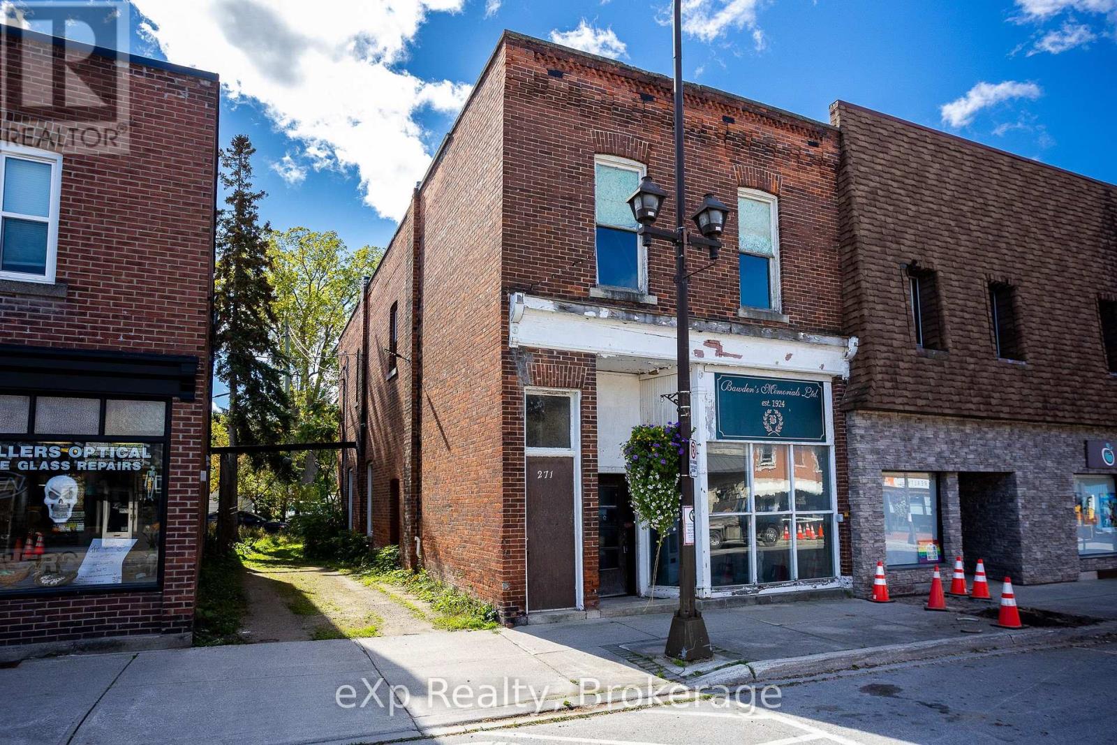 269 8th Street E Property Photo 1