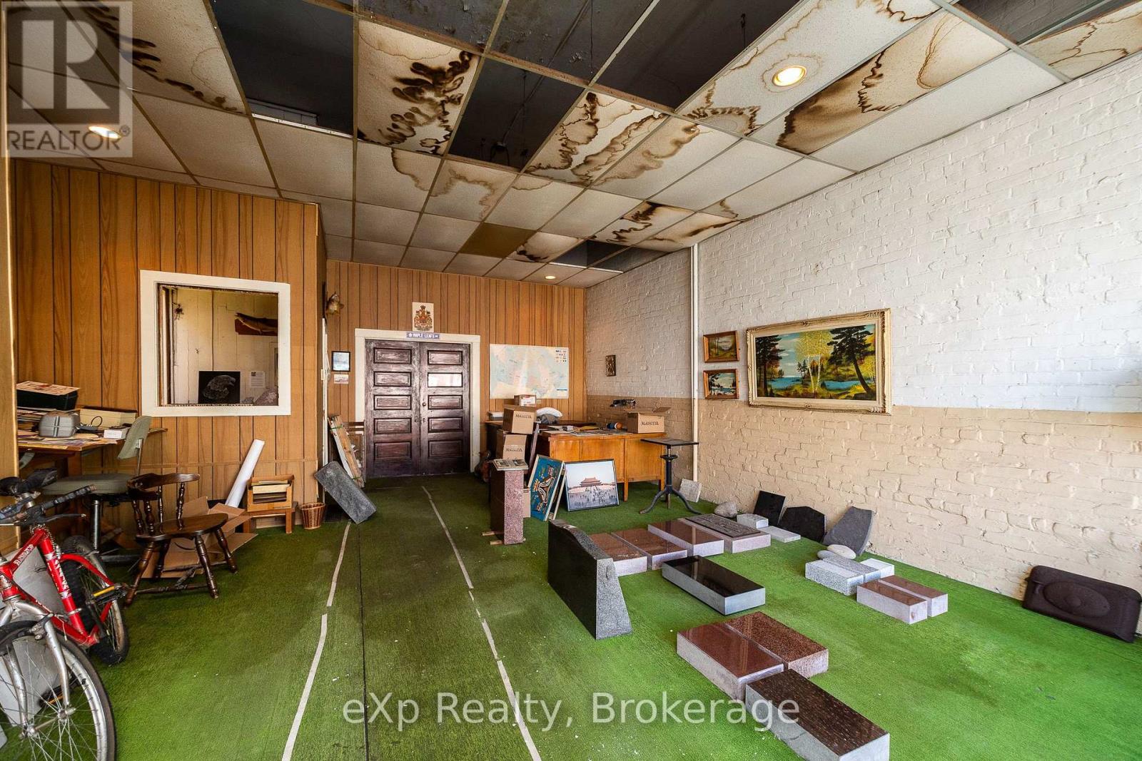 269 8th Street E Property Photo 4