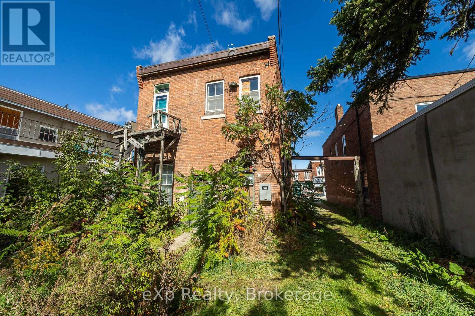 269 8th Street E Property Photo 7