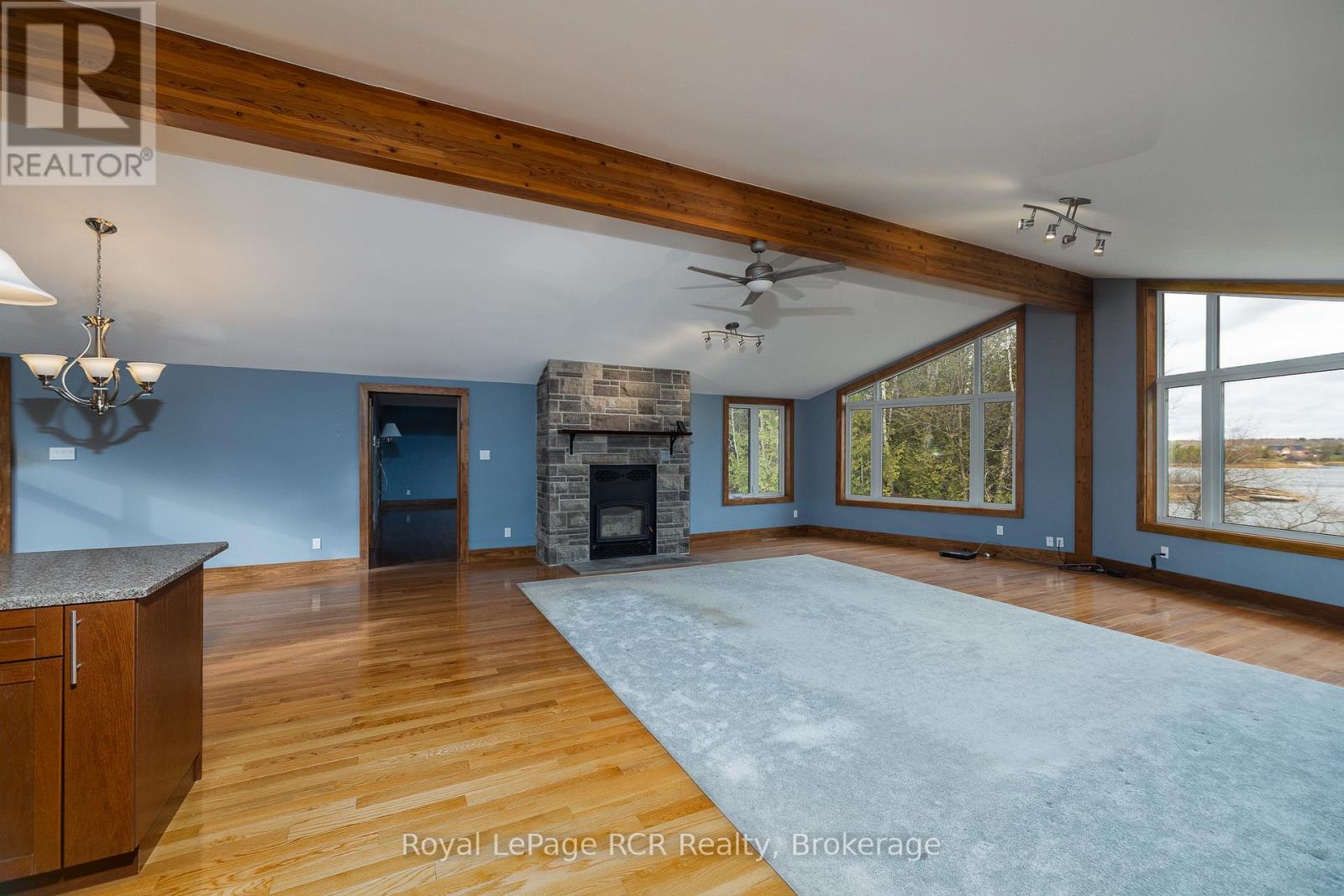 123 Lakeview Road Property Photo 7