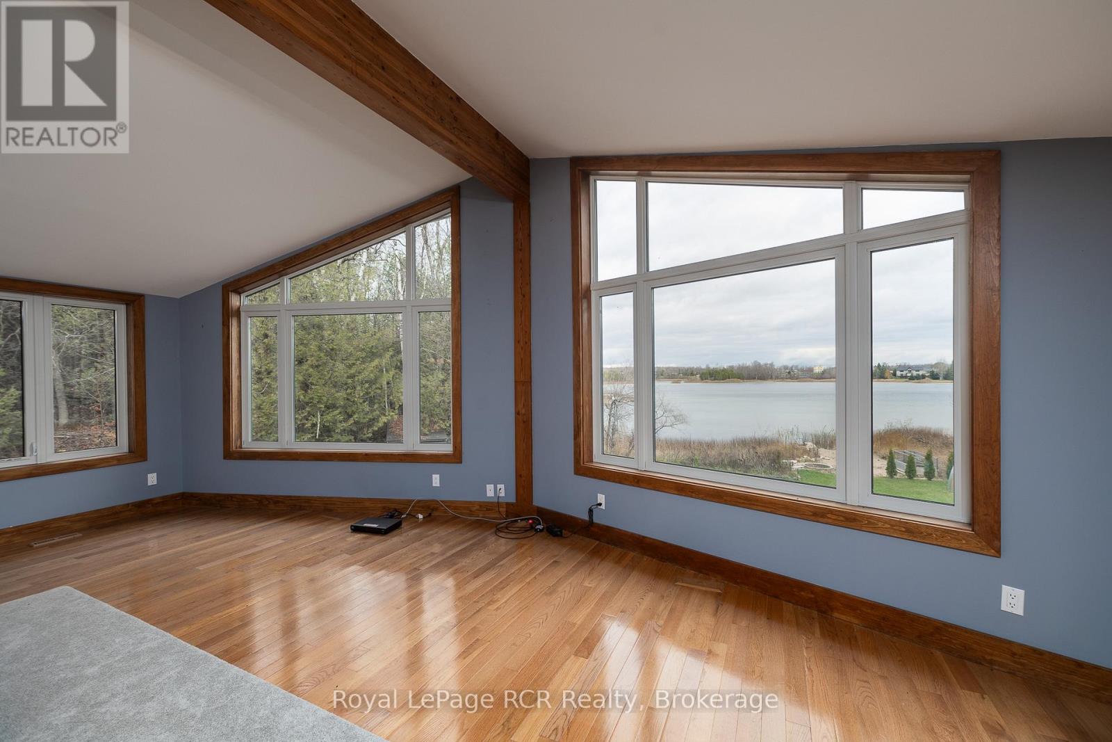 123 Lakeview Road Property Photo 9