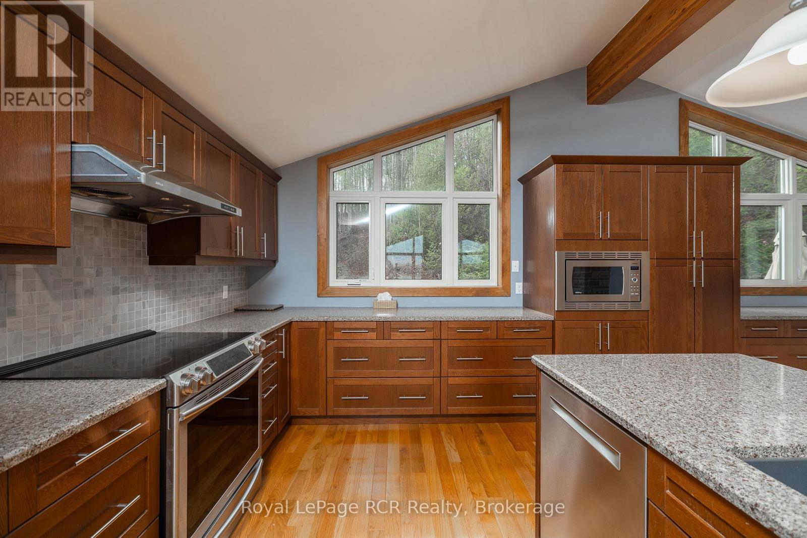 123 Lakeview Road Property Photo 13