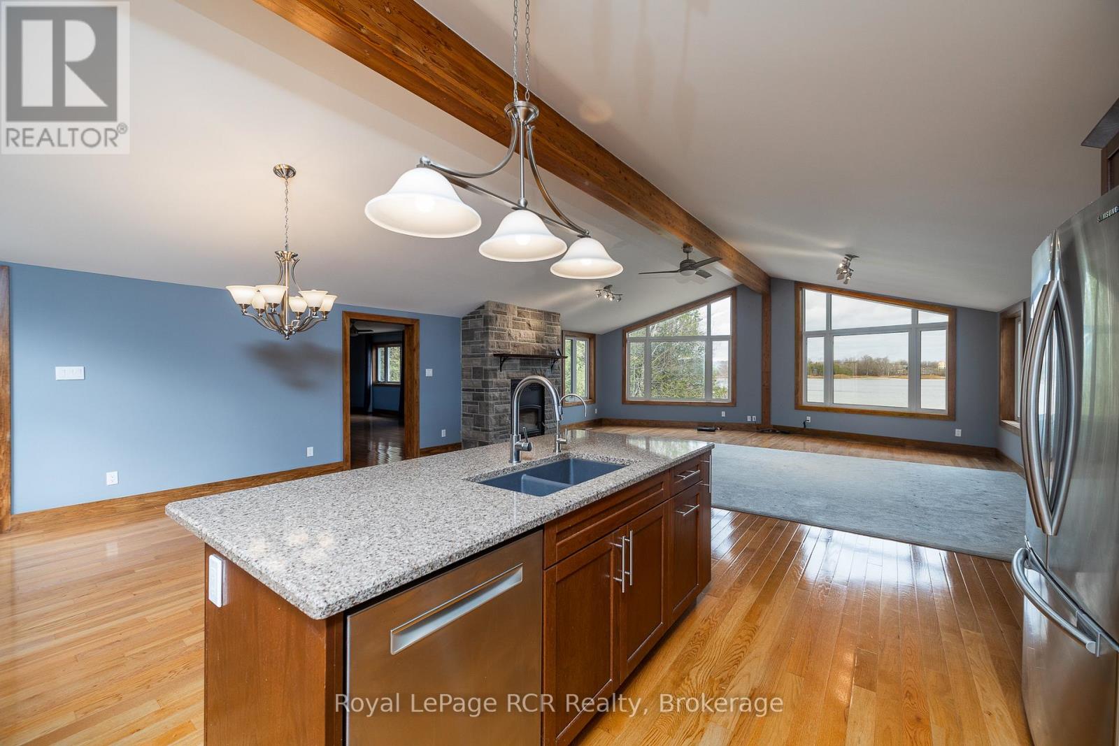 123 Lakeview Road Property Photo 14
