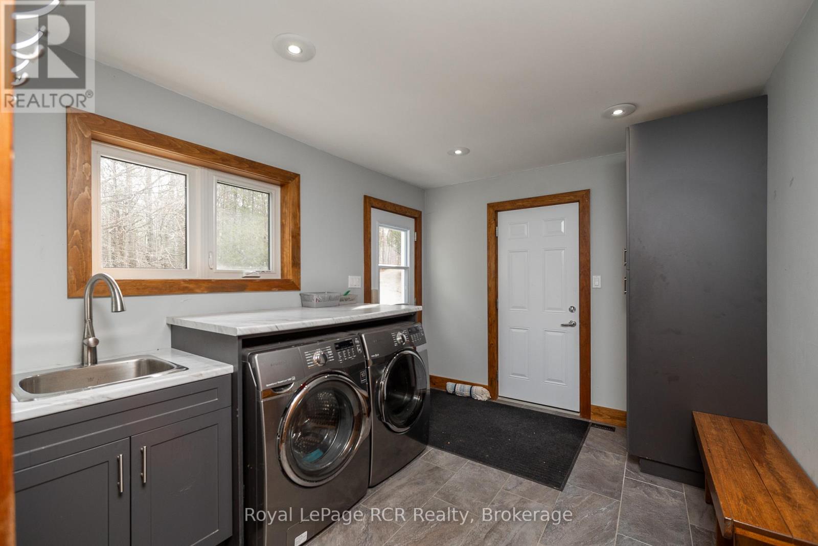 123 Lakeview Road Property Photo 15