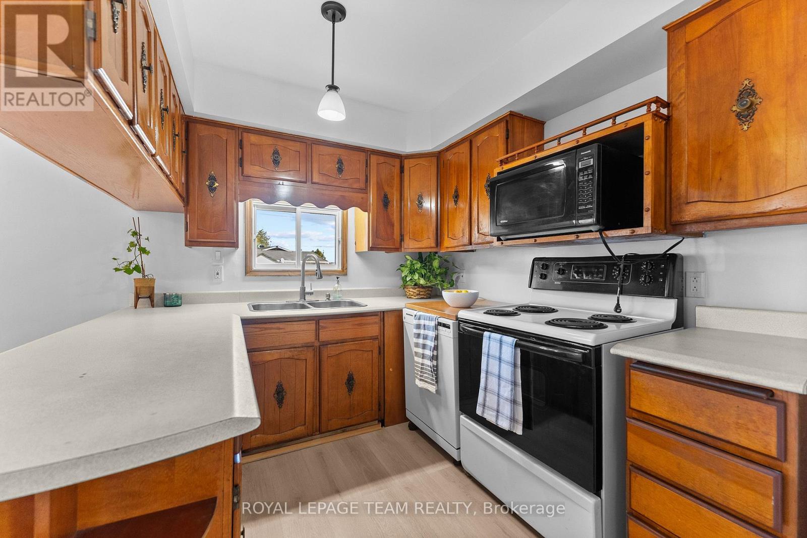 1126 Poirier Street Property Photo 9