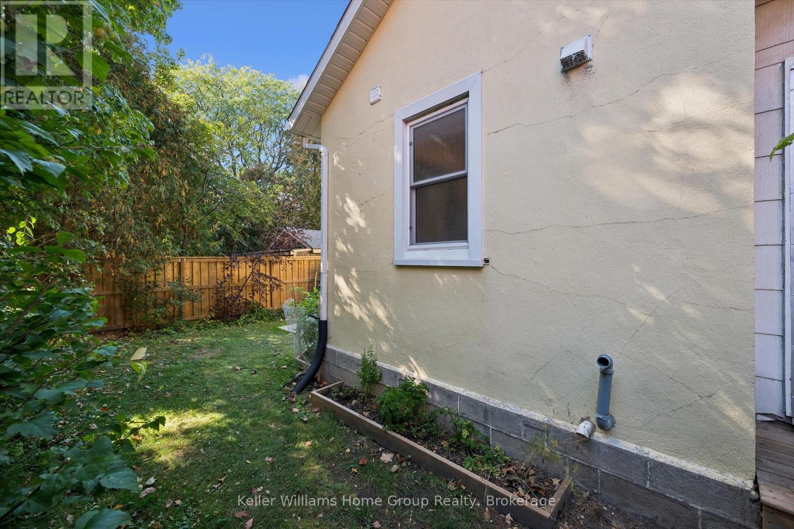 18 Aberdeen Street Property Photo 37