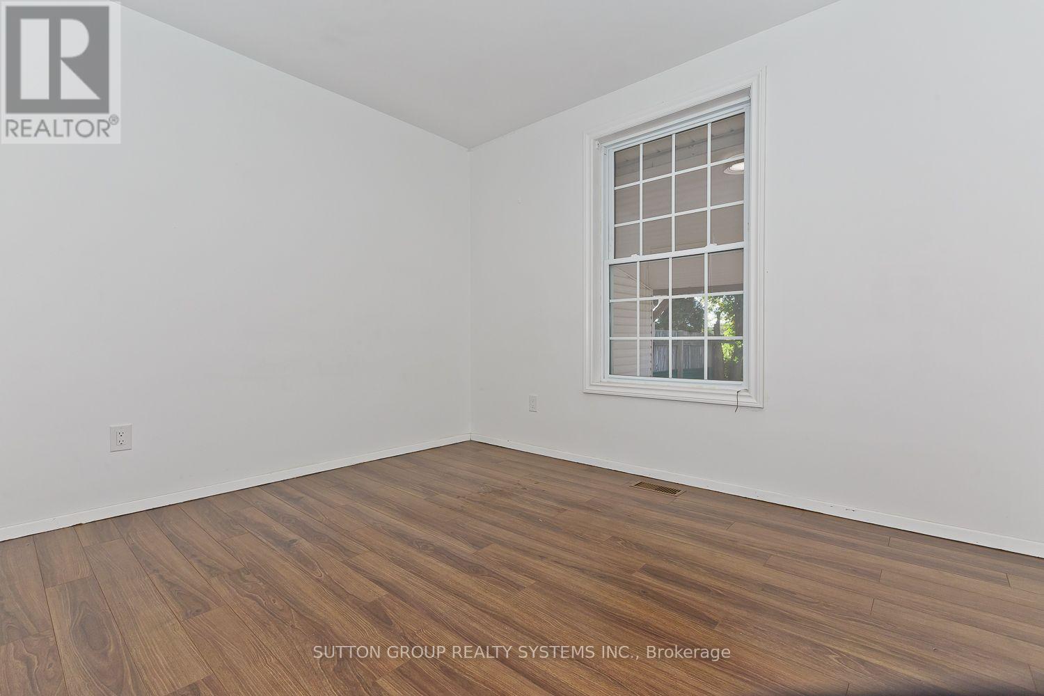 Main - 33 Crescentwood Drive Property Photo 14