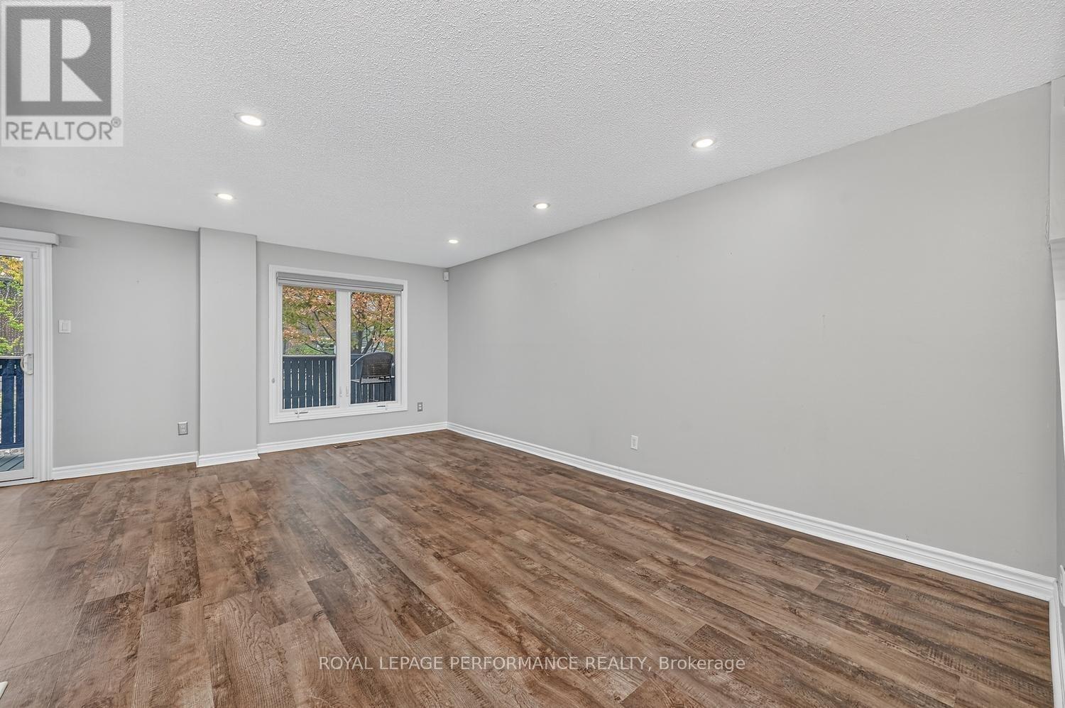 30 Viewpointe Private Property Photo 5