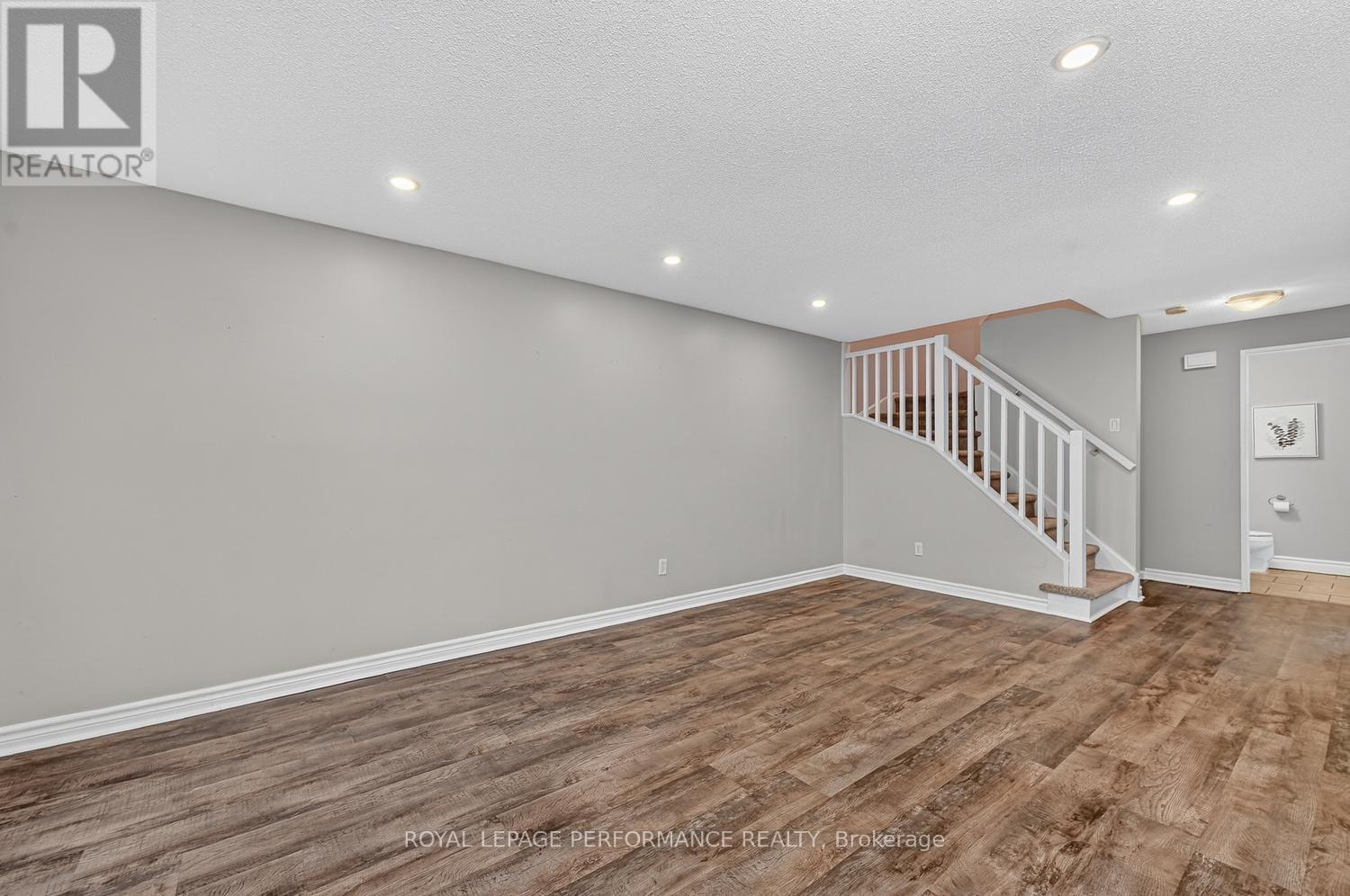 30 Viewpointe Private Property Photo 9