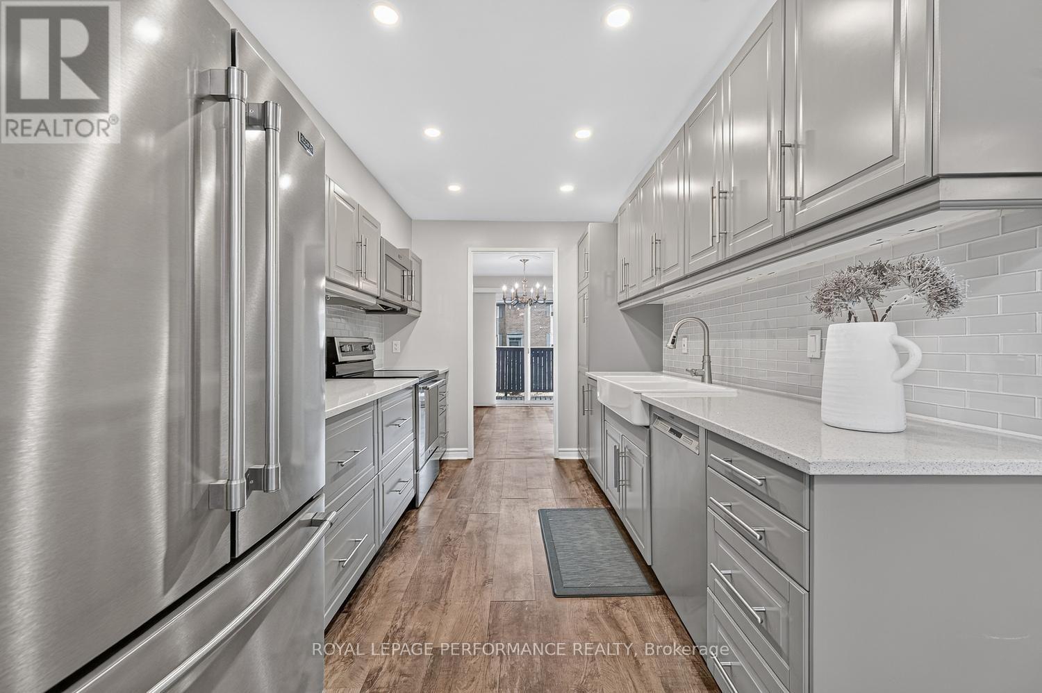 30 Viewpointe Private Property Photo 14