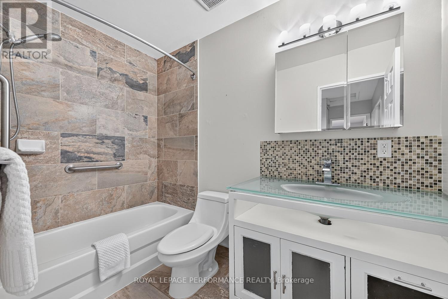 30 Viewpointe Private Property Photo 27