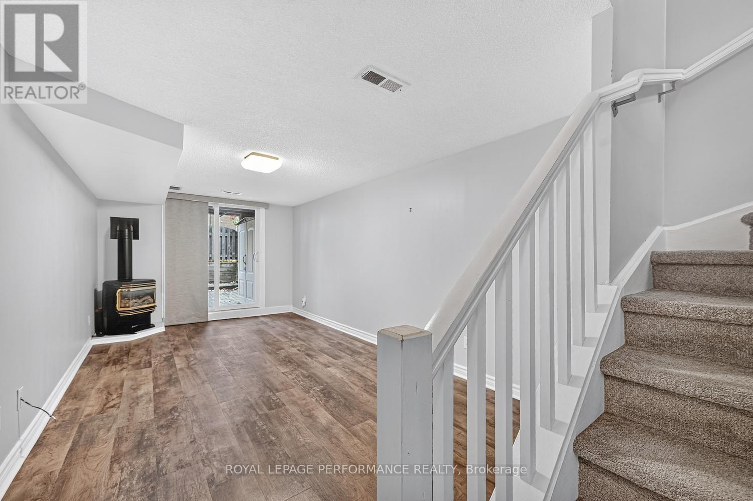 30 Viewpointe Private Property Photo 28