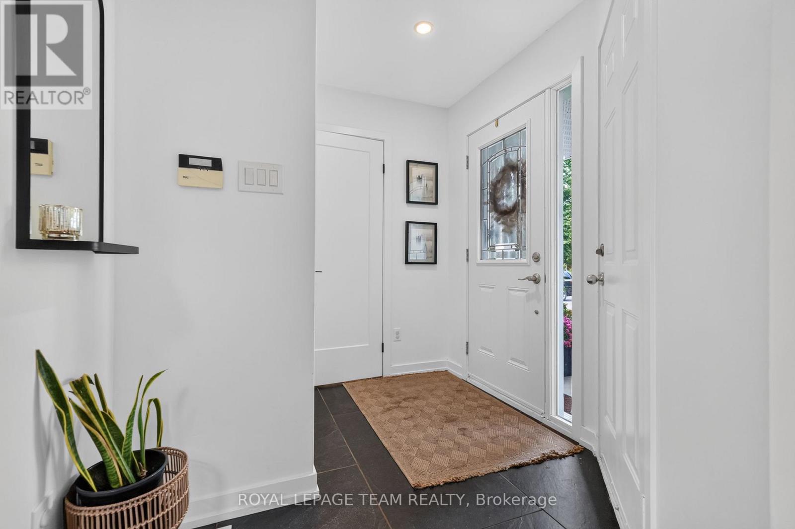 8 Oriska Way Property Photo 5