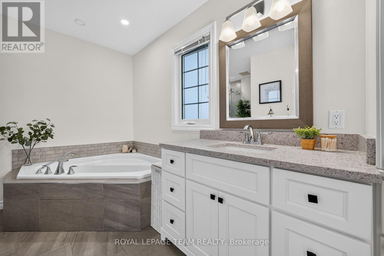 8 Oriska Way Property Photo 26