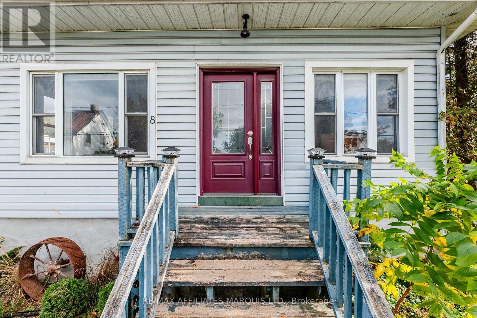 8 Mechanic Street W Property Photo 4