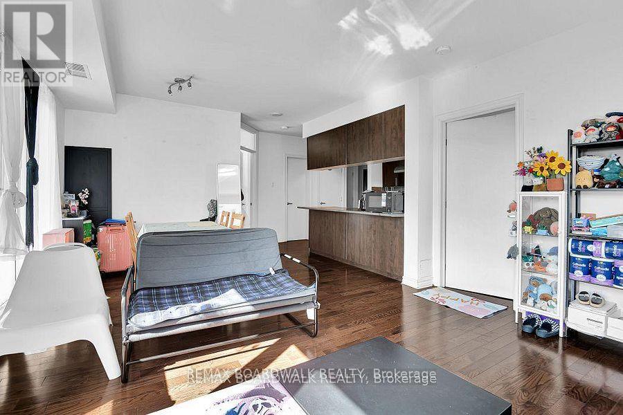 408 - 234 Rideau Street Property Photo 8