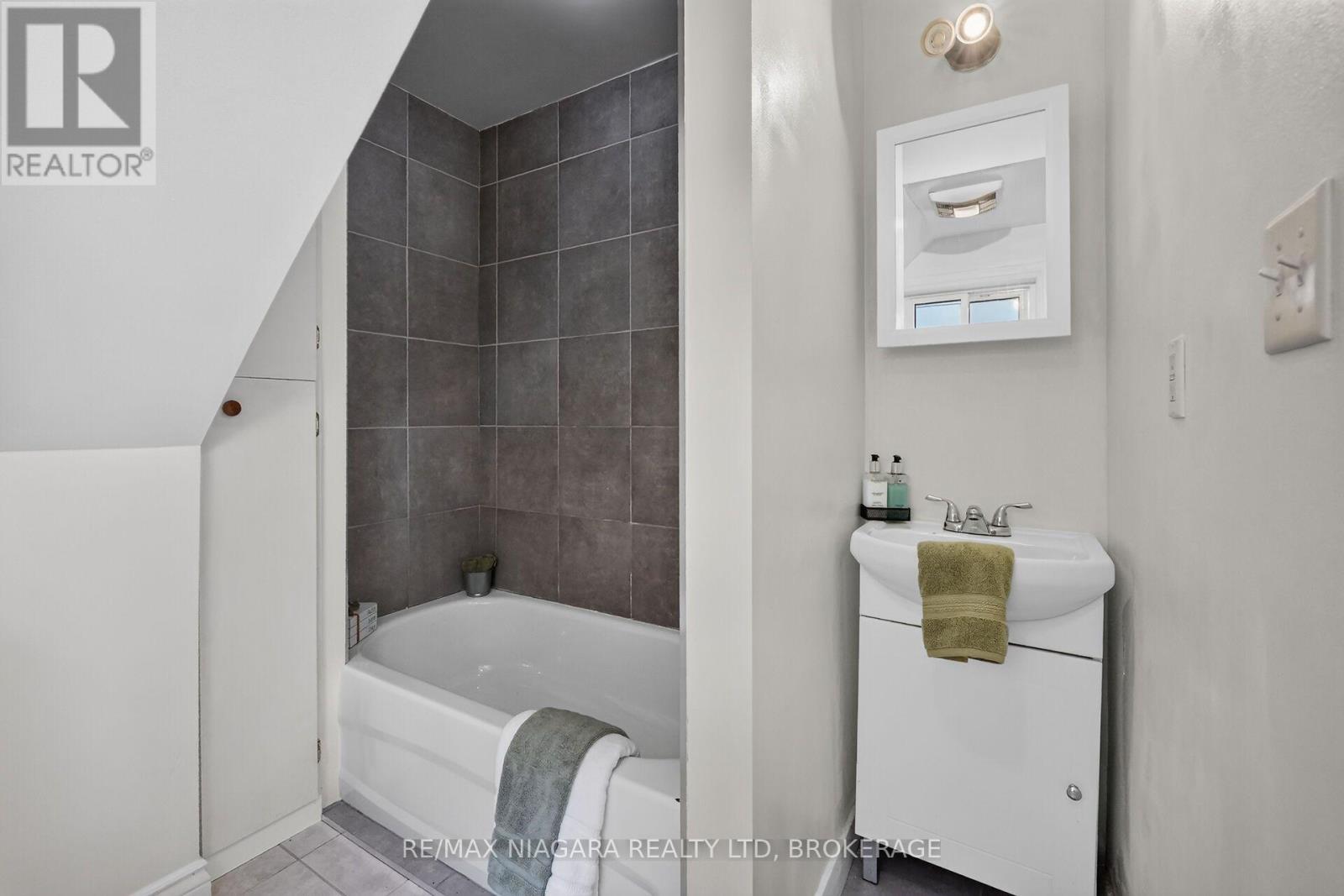 15 Adelaide Street Property Photo 13