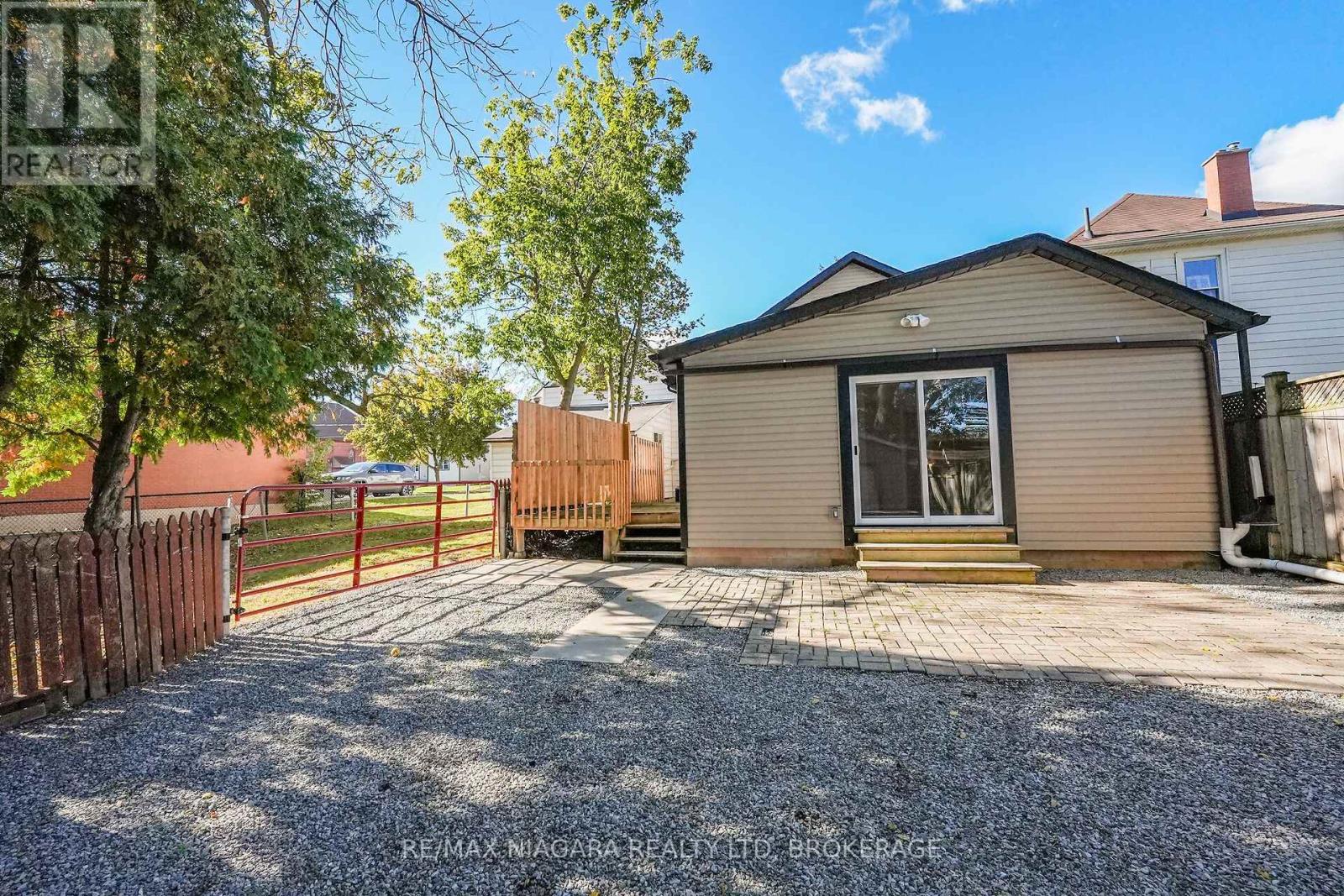 15 Adelaide Street Property Photo 23