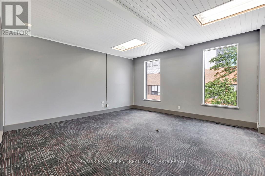 380 King Street E Property Photo 17