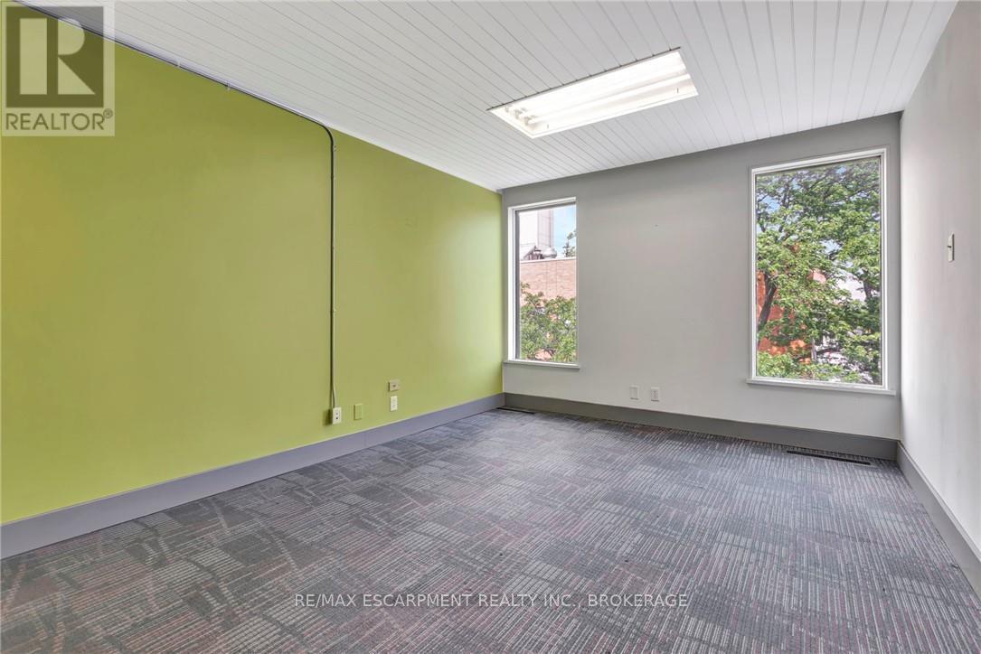 380 King Street E Property Photo 23