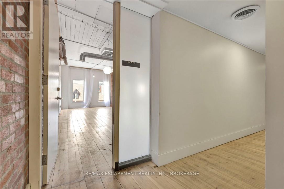 380 King Street E Property Photo 25