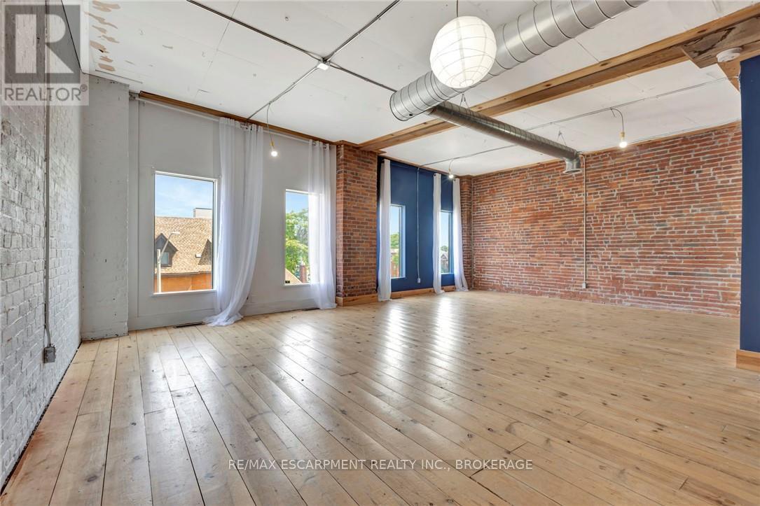 380 King Street E Property Photo 32