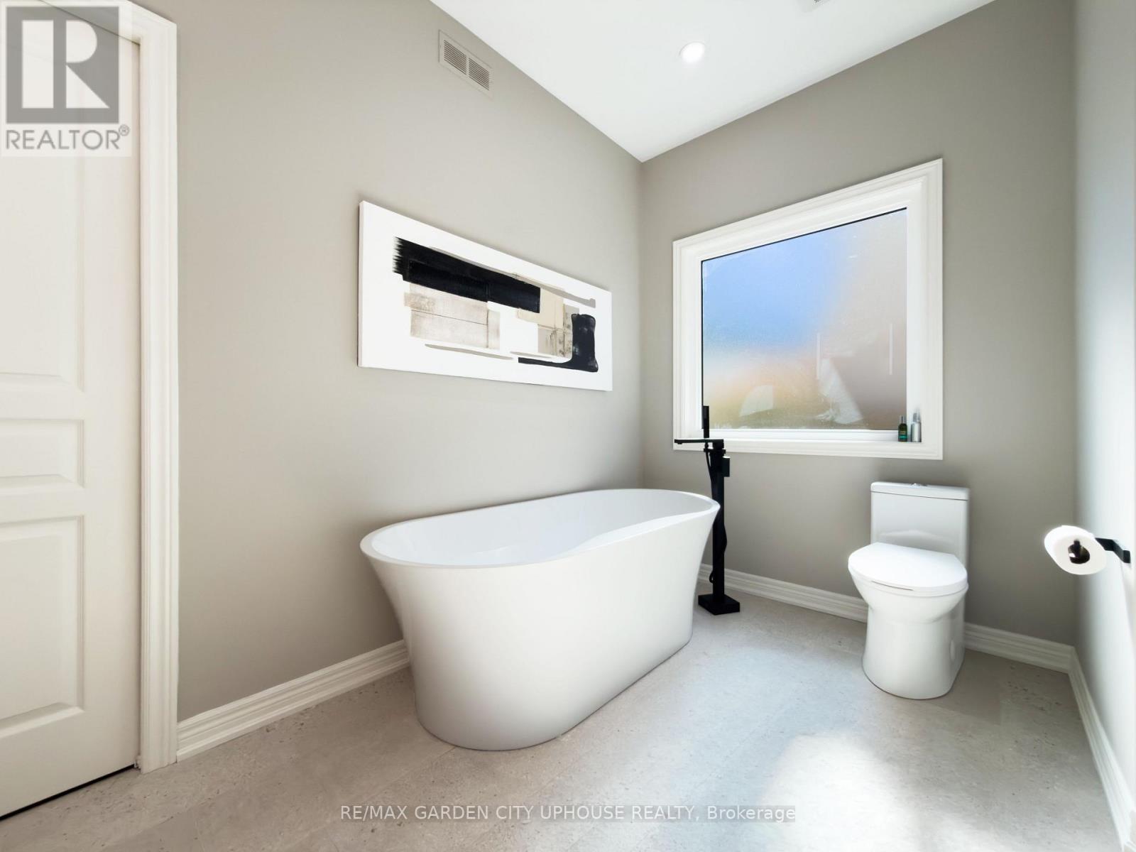 45 Oarsman Crescent Property Photo 14