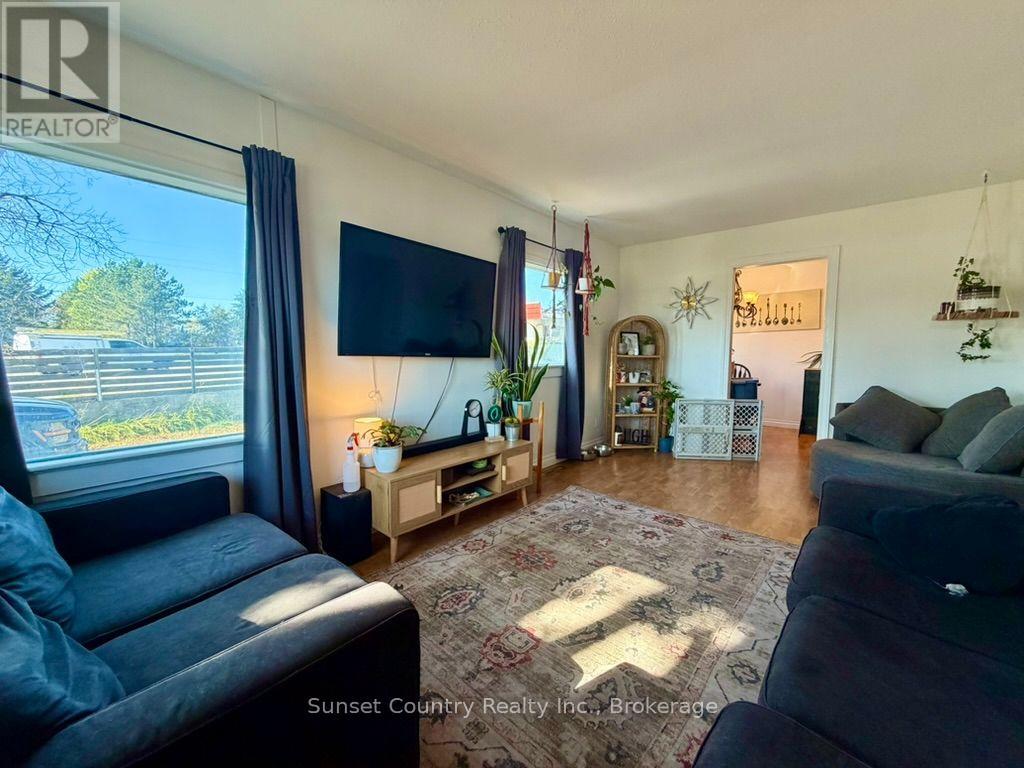 169 Florence Street Property Photo 2