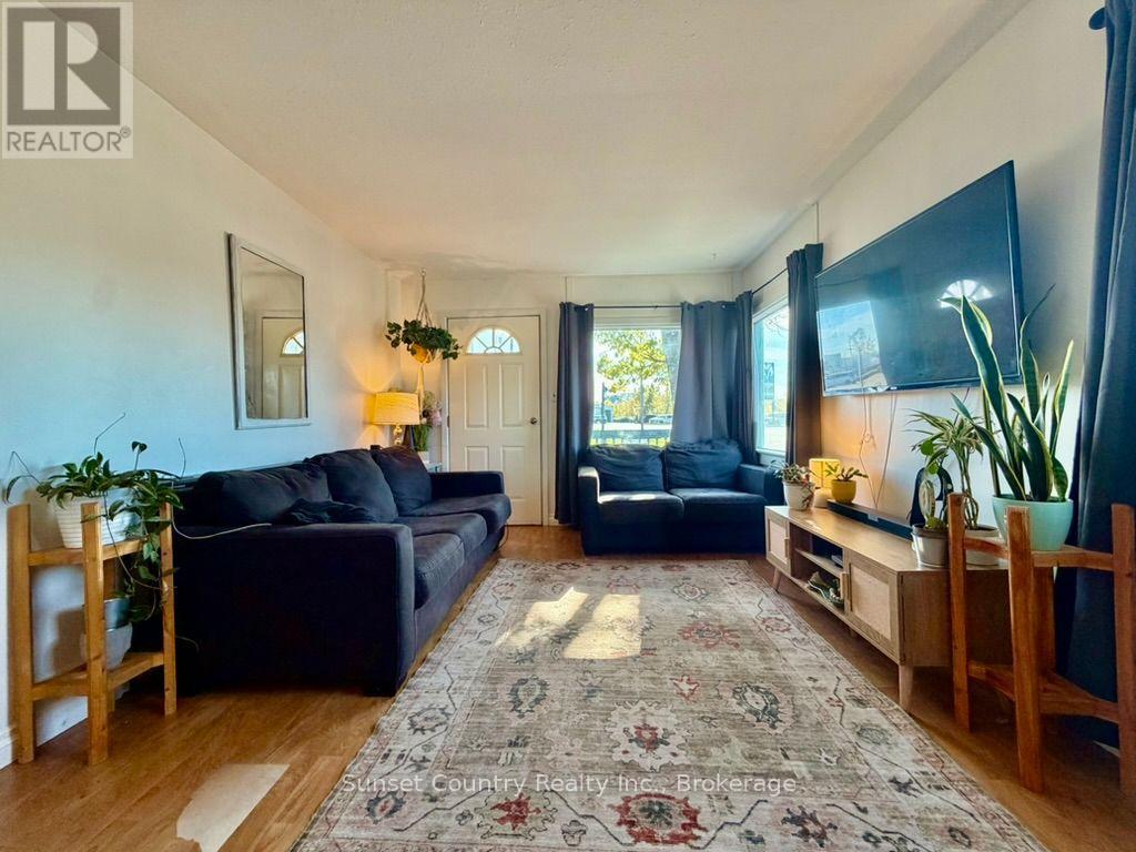 169 Florence Street Property Photo 3