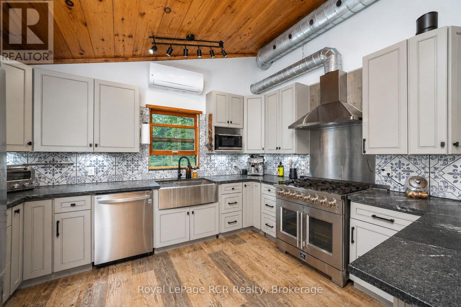 585216 Sideroad 10a Property Photo 9