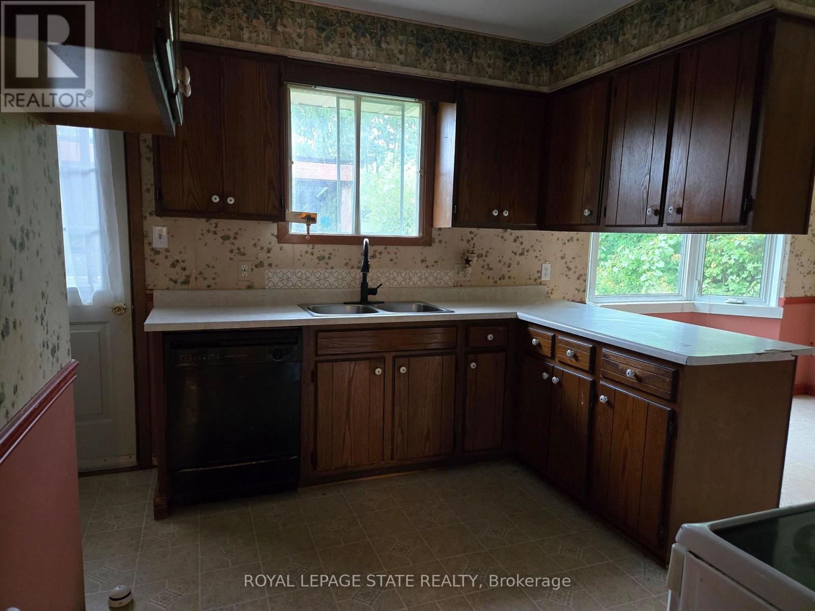 8 Lyndhurst Avenue Property Photo 11