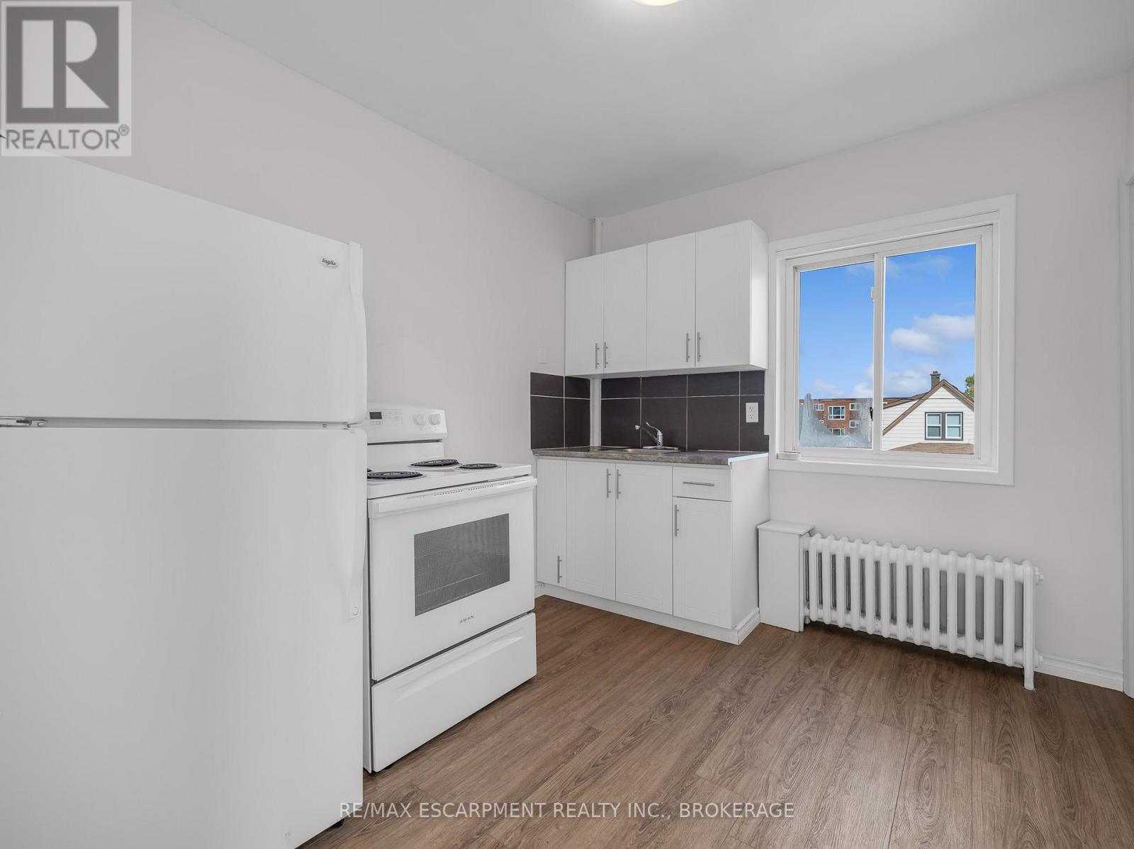 Upper - 7 Maitland Street Property Photo 2