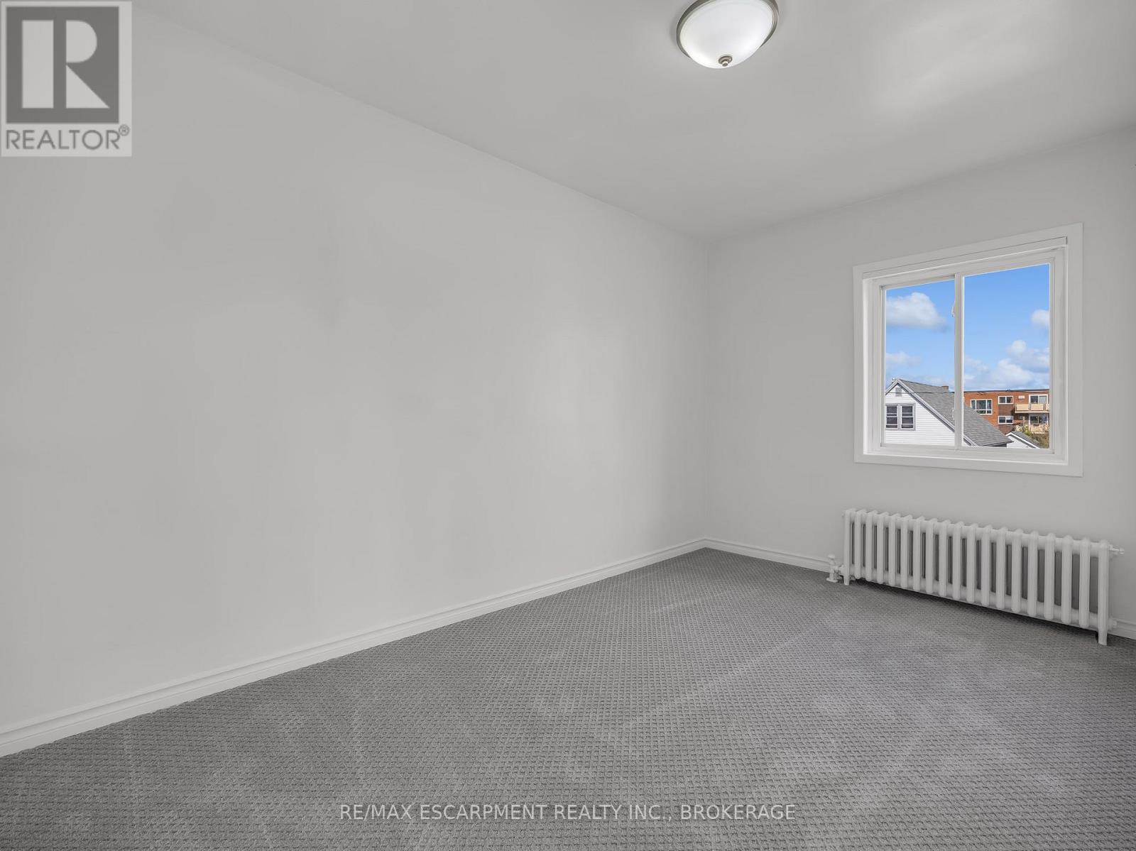 Upper - 7 Maitland Street Property Photo 5