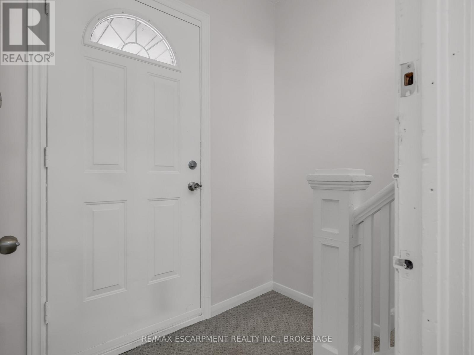 Upper - 7 Maitland Street Property Photo 10