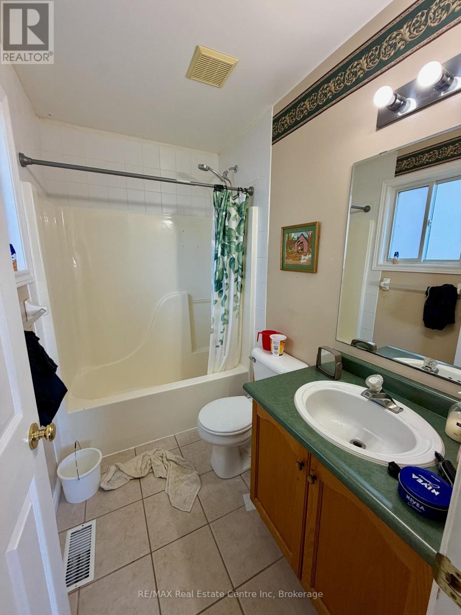 162 Clairfields Drive W Property Photo 21