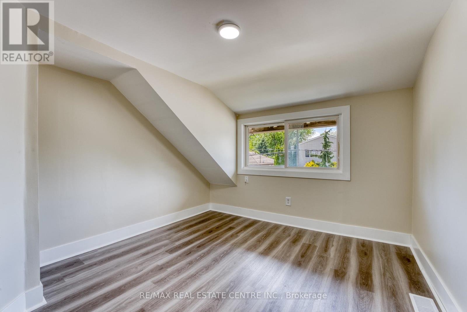 88 Lorne Avenue Property Photo 18