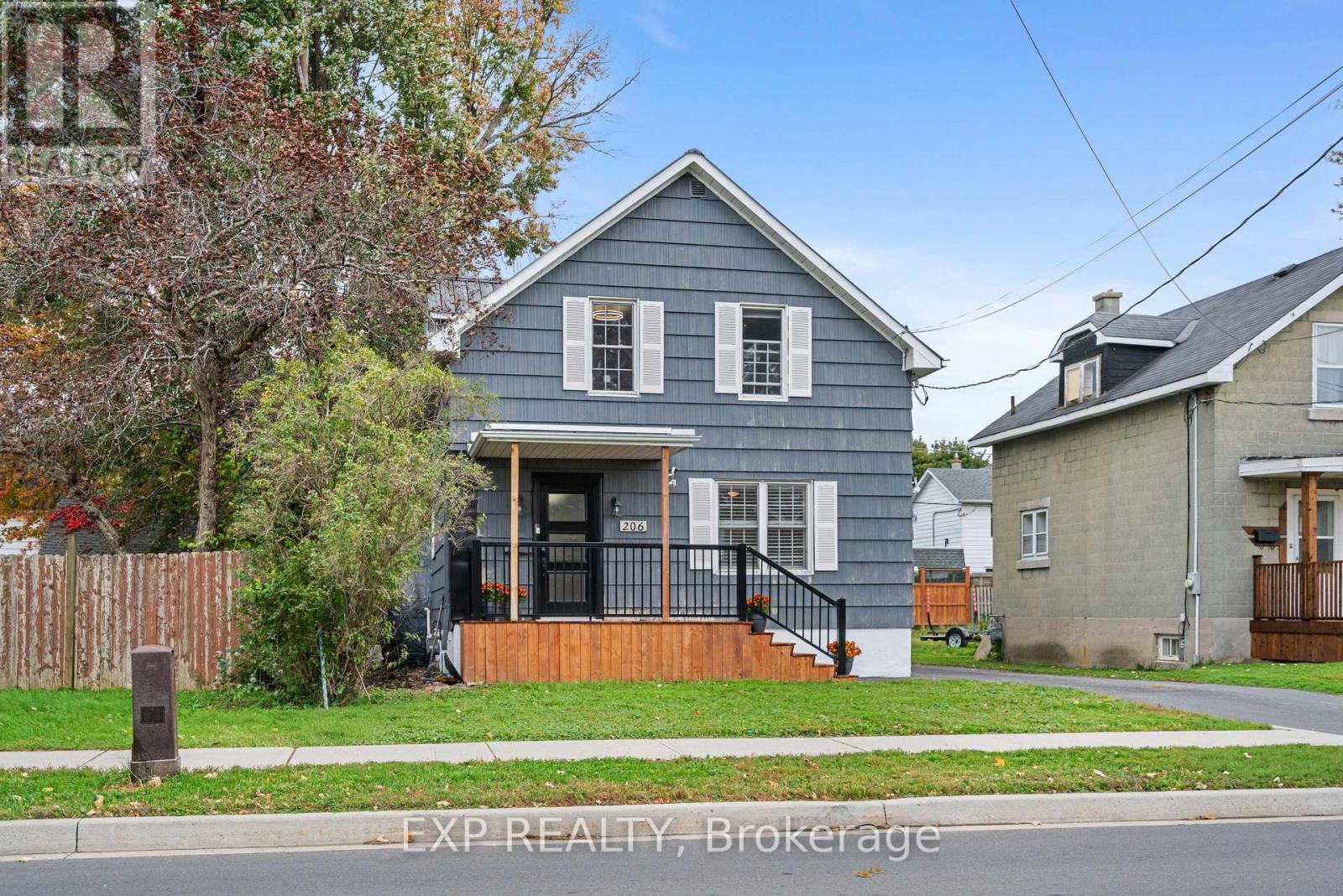 206 Fifth Street W Property Photo 2