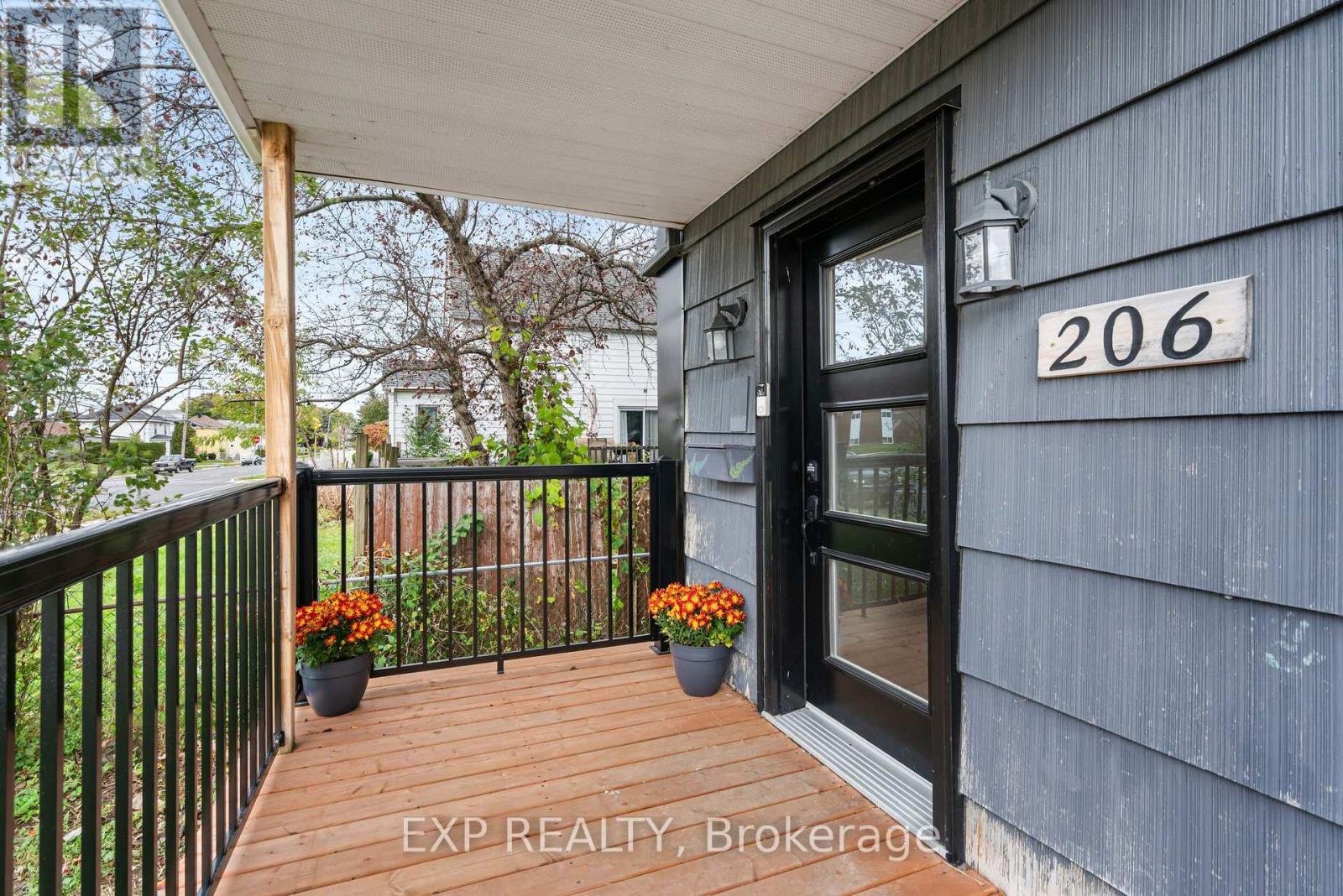 206 Fifth Street W Property Photo 4