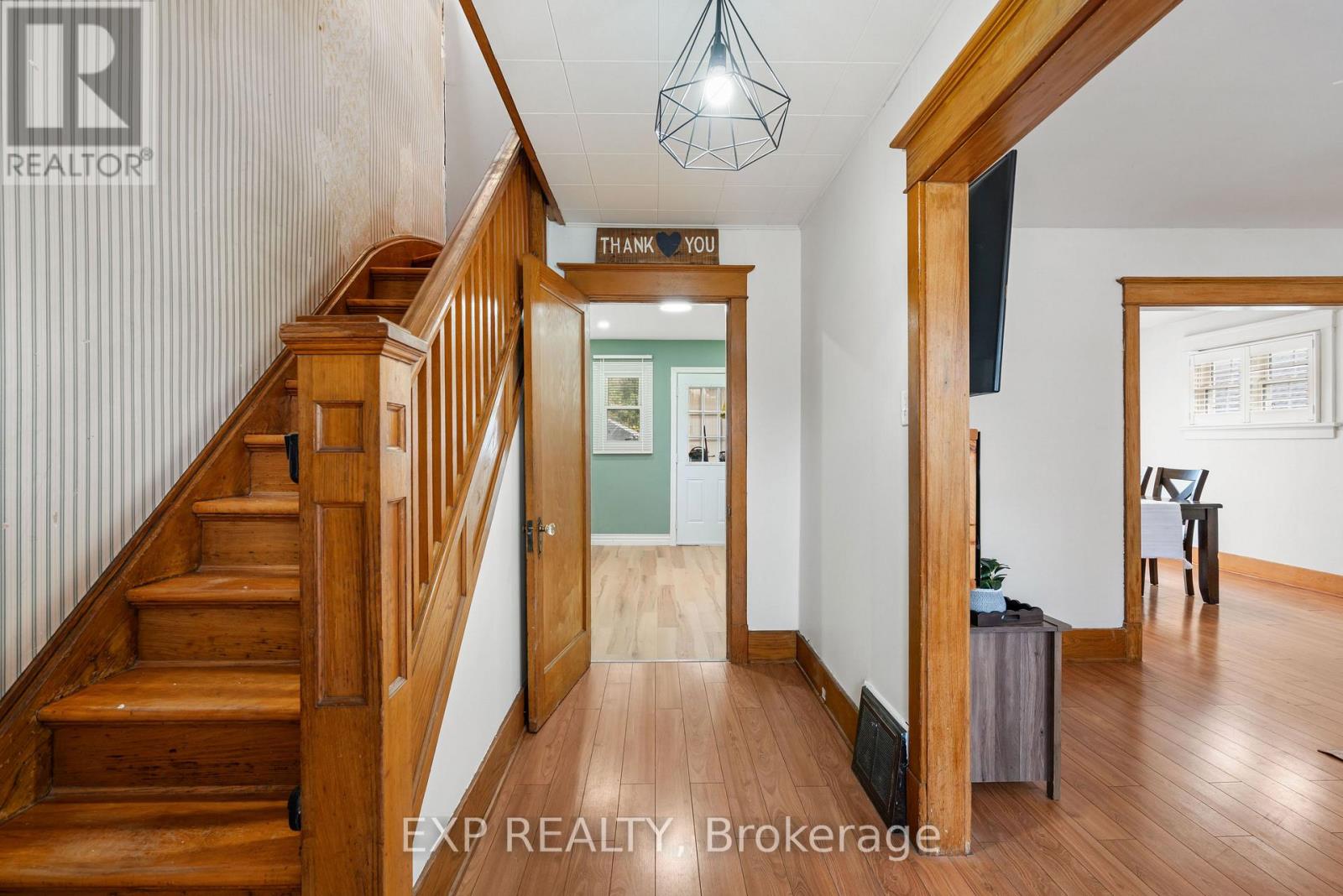 206 Fifth Street W Property Photo 5