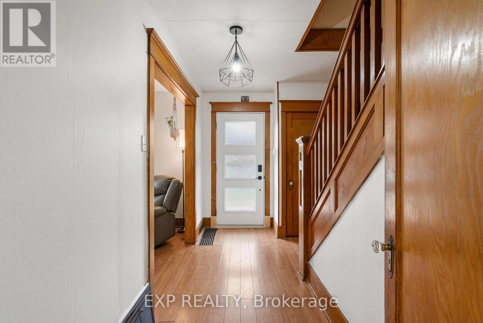 206 Fifth Street W Property Photo 6
