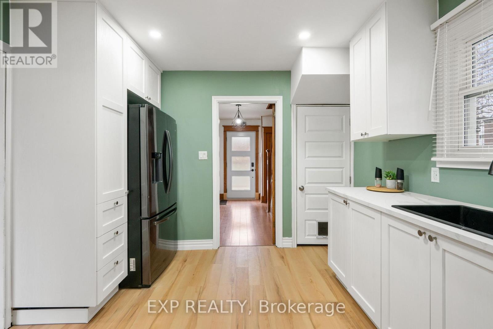 206 Fifth Street W Property Photo 8