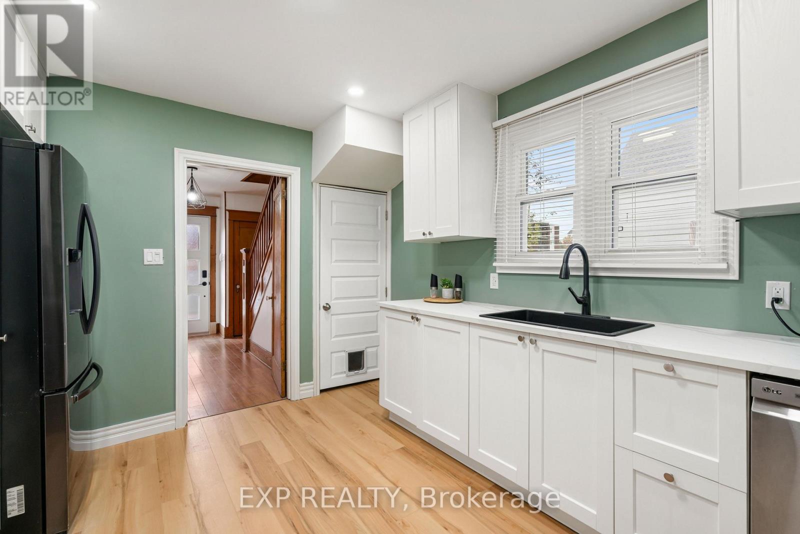 206 Fifth Street W Property Photo 9