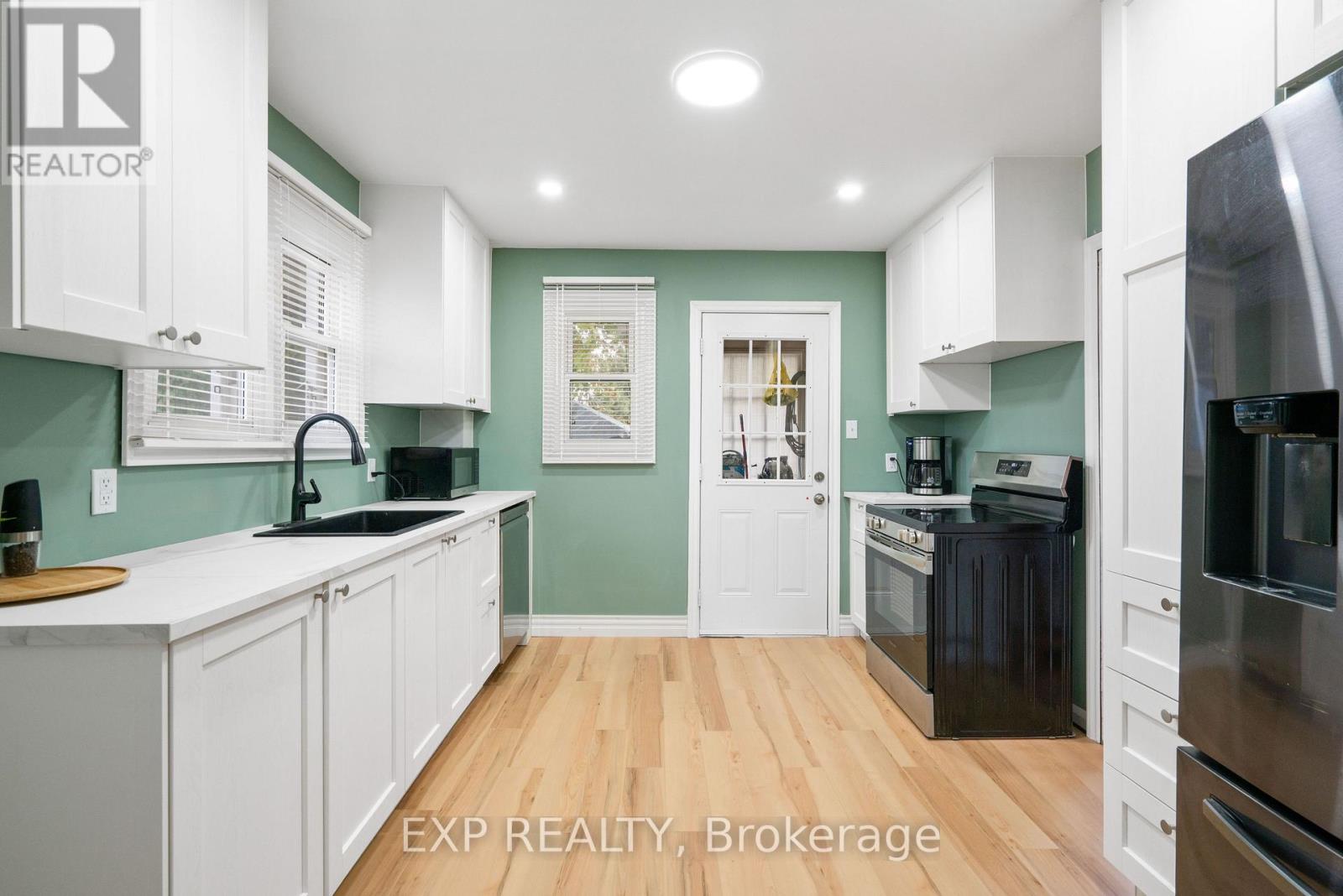 206 Fifth Street W Property Photo 10