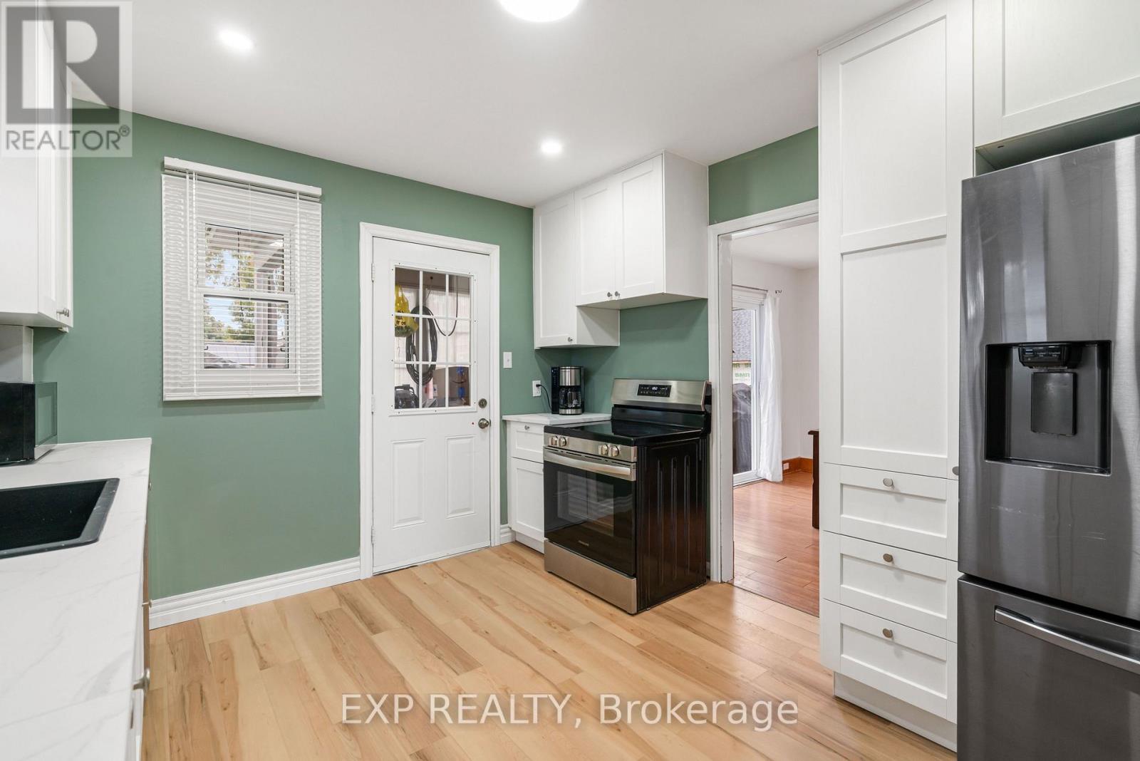 206 Fifth Street W Property Photo 11