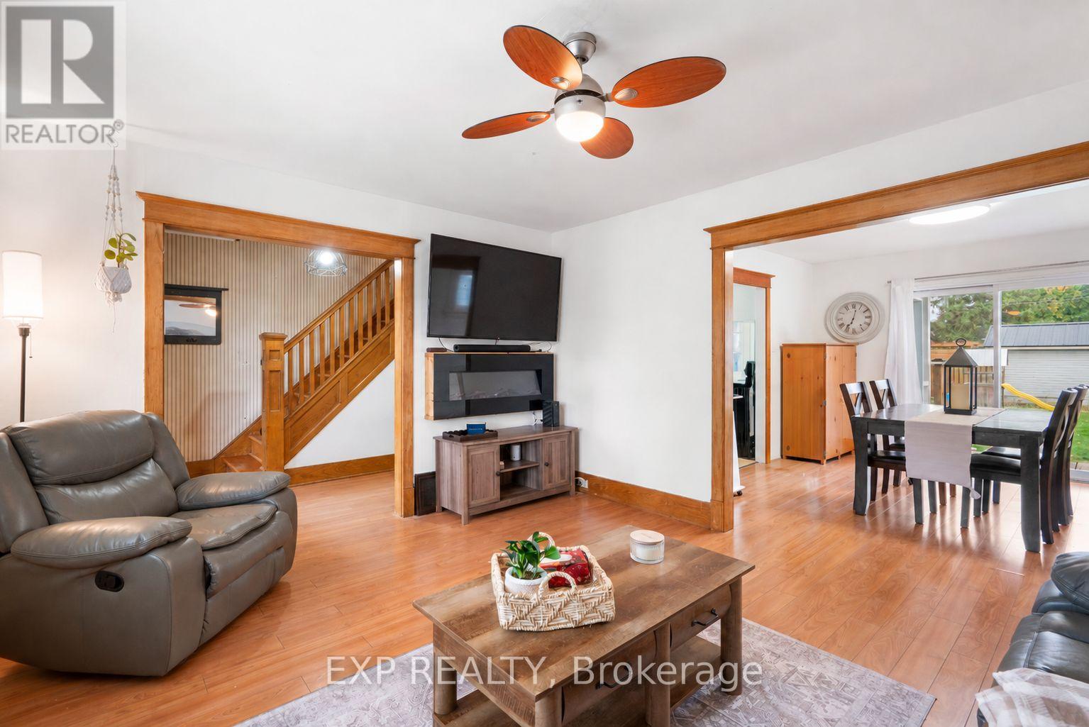 206 Fifth Street W Property Photo 14