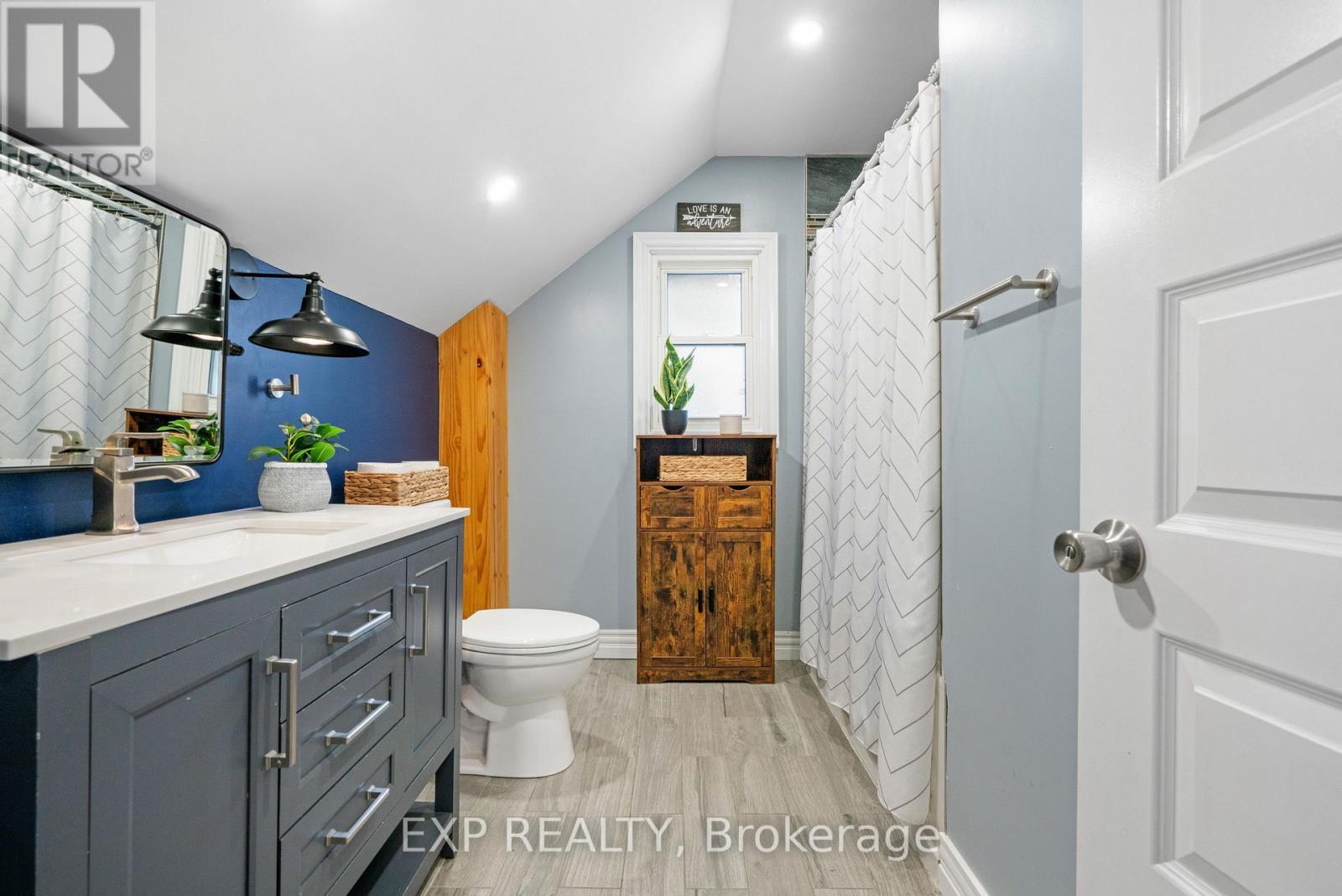 206 Fifth Street W Property Photo 19