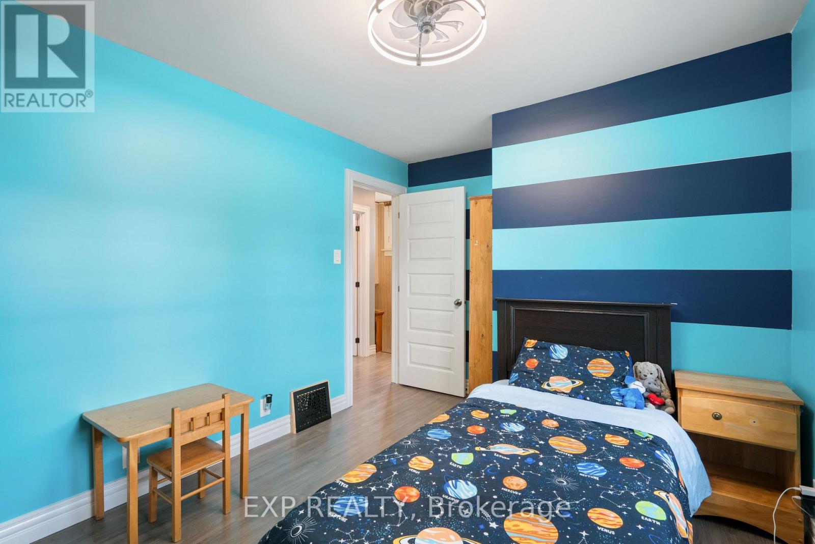 206 Fifth Street W Property Photo 22