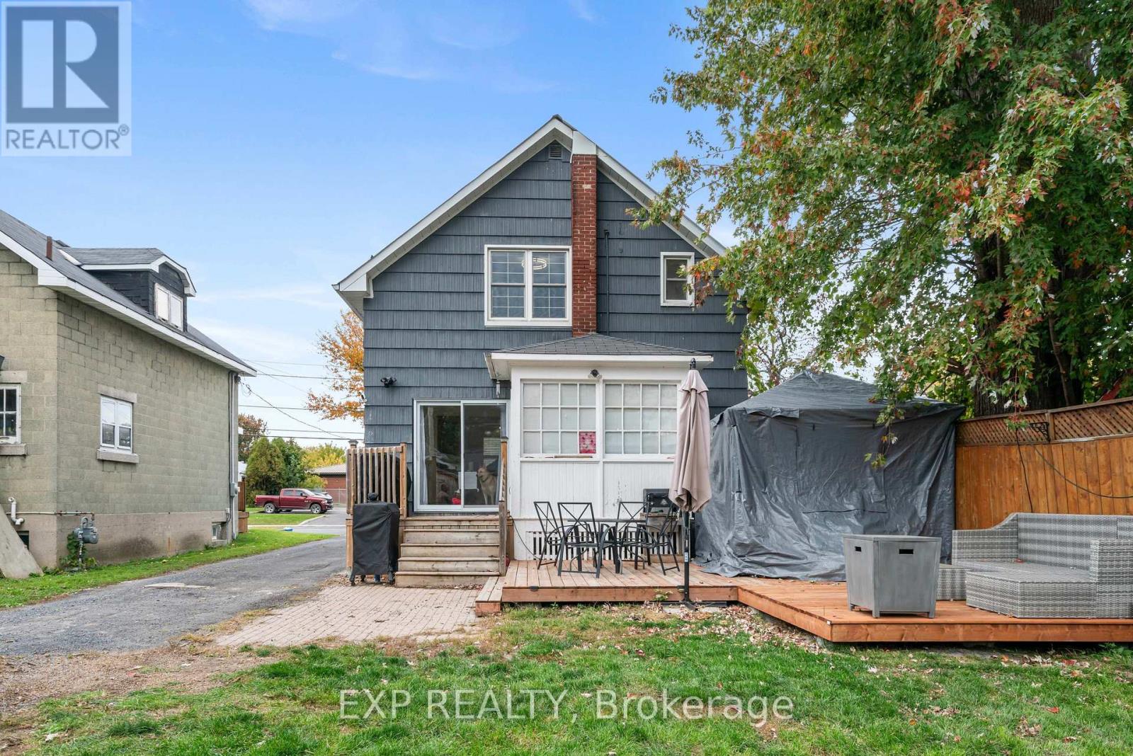 206 Fifth Street W Property Photo 25